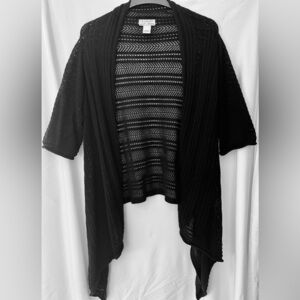 ISABELLA’S CLOSET Women’s size L black mid sleeve cardigan. Long sides.